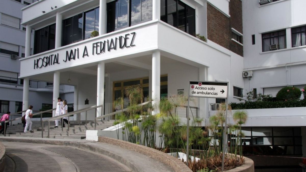 Una mujer de 23 años denunció que fue abusada por una persona en situación de calle en hospital Fernández.