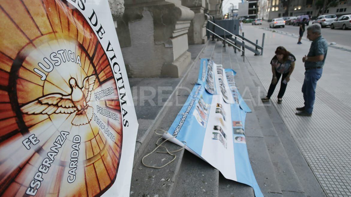 En medio de la escalada de violencia, Santa Fe se manifestó en la Plaza 25 de Mayo 