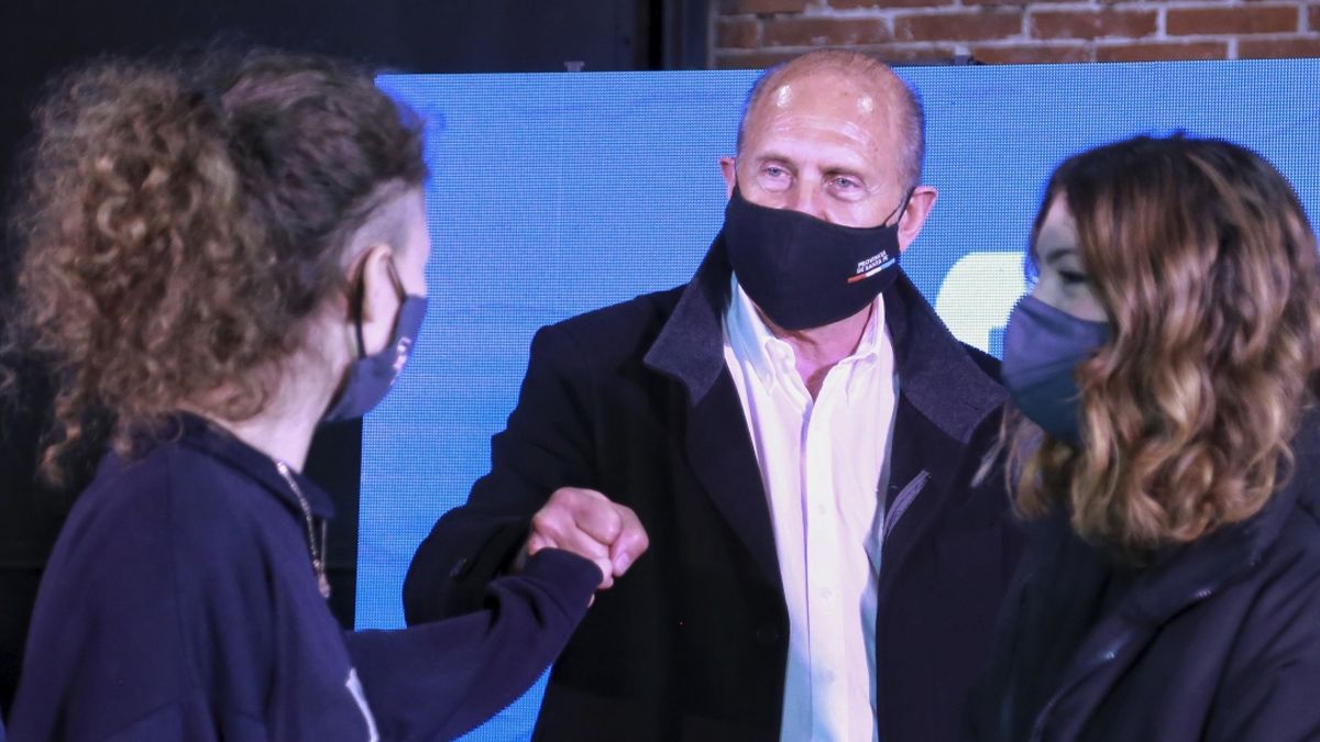 El gobernador Omar Perotti analizó junto a jóvenes las políticas públicas que se vienen desarrollando y los desafíos pendientes.