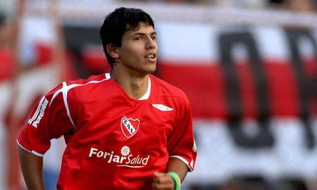 Independiente presiona para lograr la vuelta del Kun Agüero al club, quien quedará libre del Manchester City a mediados de año. Independiente presiona para lograr la vuelta del Kun Agüero al club, quien quedará libre del Manchester City a mediados de año.