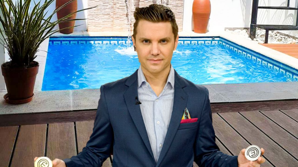 Así es la lujosa y moderna casa de Santiago del Moro: mucho verde y ambiente familiar