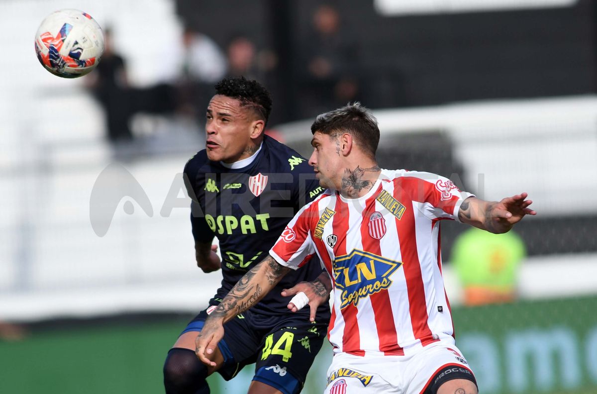 Unión informó que Jonatan Álvez padece un esguince en su rodilla derecha y será baja por varios días.