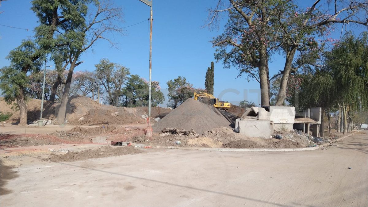La plaza del barrio se utiliza como una especie de obrador&nbsp;
