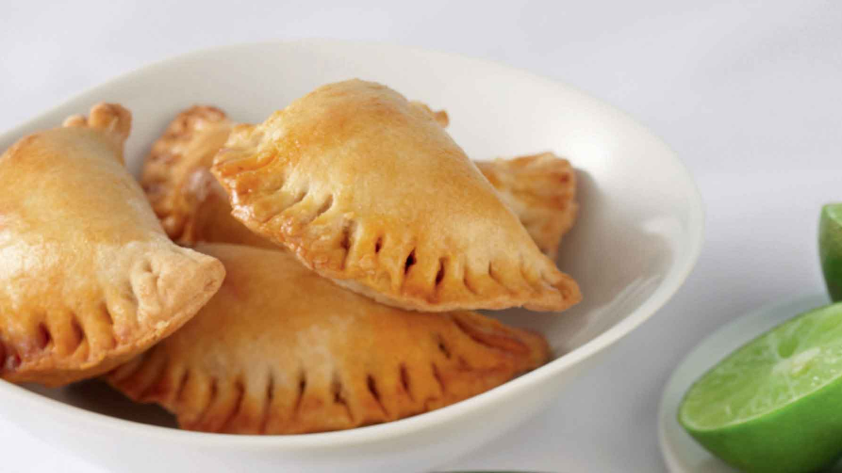 Empanadas De Pollo Con Salsa Blanca: La Receta Más Sencilla En 4 ...