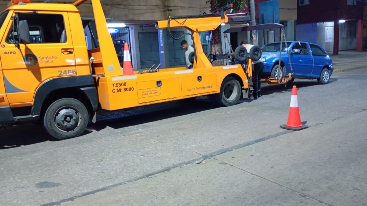 Durante controles nocturnos en barrios Las Flores y Candioti Norte de Santa Fe se requisaron más de 80 vehículos.