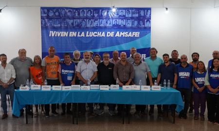 Los gremios estatales nucleados en la CGT y CTA Santa Fe realizaron una declaración conjunta en rechazo del incumplimiento del acuerdo paritario 2023. Los gremios estatales nucleados en la CGT y CTA Santa Fe realizaron una declaración conjunta en rechazo del incumplimiento del acuerdo paritario 2023.