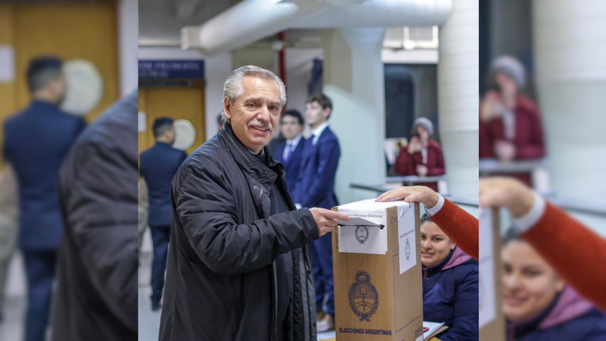 El presidente de la Nación, Alberto Fernández, votó pasadas las 10 de la mañana en la Universidad Católica Argentina de Buenos Aires. El presidente de la Nación, Alberto Fernández, votó pasadas las 10 de la mañana en la Universidad Católica Argentina de Buenos Aires.