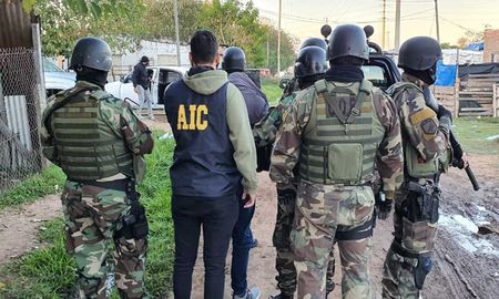 Detenidos y armas incautadas en varios allanamientos Detenidos y armas incautadas en varios allanamientos
