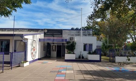 Esta situación perjudica sobre todo para los chicos más chicos que asisten a la institución, que no pueden realizar sus actividades virtualmente. Esta situación perjudica sobre todo para los chicos más chicos que asisten a la institución, que no pueden realizar sus actividades virtualmente.