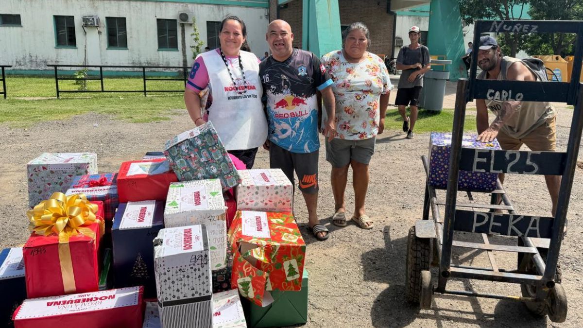 Las mejores fotos de la entrega de las cajas de la campaña solidaria de AIRE y Los Sin Techos