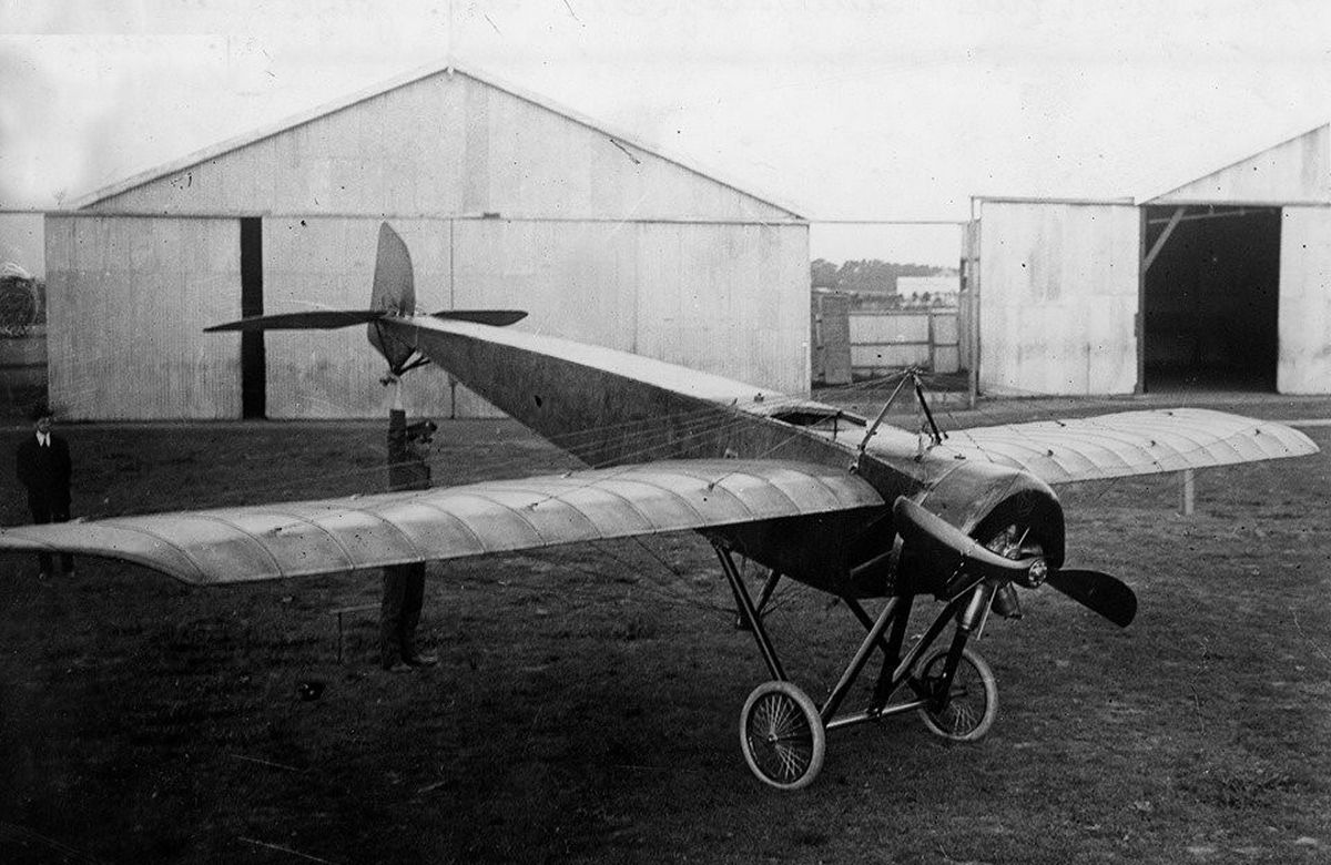 Este es el monoplano Morane Saulnier Tipo G, con un motor Le Rhone de 80 HP y una hélice especial que el propio Newbery diseñara, y con el que intentaría cruzar la cordillera de los Andes en marzo de 1914. Este es el monoplano Morane Saulnier Tipo G, con un motor Le Rhone de 80 HP y una hélice especial que el propio Newbery diseñara, y con el que intentaría cruzar la cordillera de los Andes en marzo de 1914.