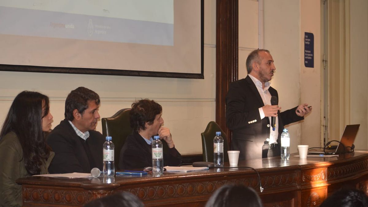 La jornada constó en el abordaje de 4 paneles sobre diferentes aspectos de la temática, y contó con disertantes de primer nivel.