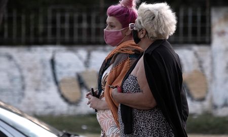 El jefe de Asesores del Ministerio de Salud bonaerense, Enio García, adelantó este lunes que la provincia evalúa restringir actividades recreativas ante la llegada de la segunda ola de coronavirus, luego de que el gobierno nacional anunciara medidas para frenar el avance de la enfermedad. El jefe de Asesores del Ministerio de Salud bonaerense, Enio García, adelantó este lunes que la provincia evalúa restringir actividades recreativas ante la llegada de la segunda ola de coronavirus, luego de que el gobierno nacional anunciara medidas para frenar el avance de la enfermedad.