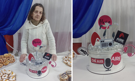 es fanatica de aire y festejo sus 77 anos con la tematica de la radio 