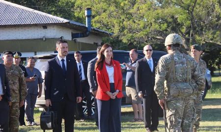 El ministro Luis Petri lanzó duras críticas contra la vicepresidenta Victoria Villarruel. El ministro Luis Petri lanzó duras críticas contra la vicepresidenta Victoria Villarruel.