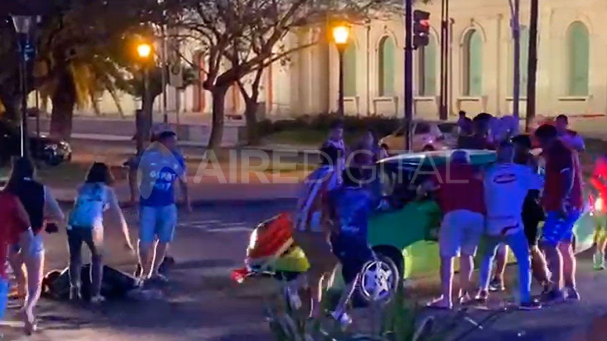 Los disturbios se desarrollaron en la esquina de Bulevar Pellegrini y San Jerónimo