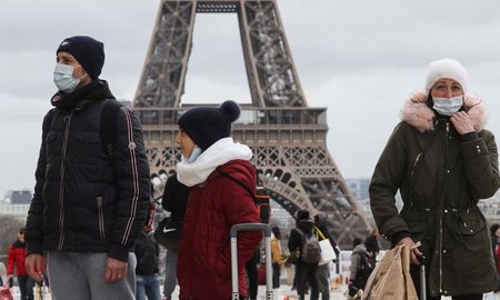 París cerró parte de su sistema de agua luego de descubrir rastros del coronavirus en el agua usada para limpiar las calles y regar los jardines públicos. París cerró parte de su sistema de agua luego de descubrir rastros del coronavirus en el agua usada para limpiar las calles y regar los jardines públicos.