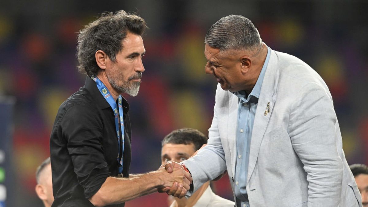 La llamativa actitud de Eduardo Domínguez con Chiqui Tapia tras salir campeón con Estudiantes