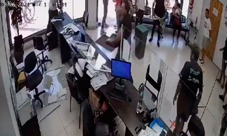 Bombita Darín de la vida real: destrozó una oficina de Energía de Misiones Bombita Darín de la vida real: destrozó una oficina de Energía de Misiones