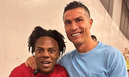 El famoso streamer IshoowSpeed, fanático de Cristiano Ronaldo, se grabó saltando dos autos, con una camiseta de cuando su ídolo estaba en Manchester United. El famoso streamer IshoowSpeed, fanático de Cristiano Ronaldo, se grabó saltando dos autos, con una camiseta de cuando su ídolo estaba en Manchester United.