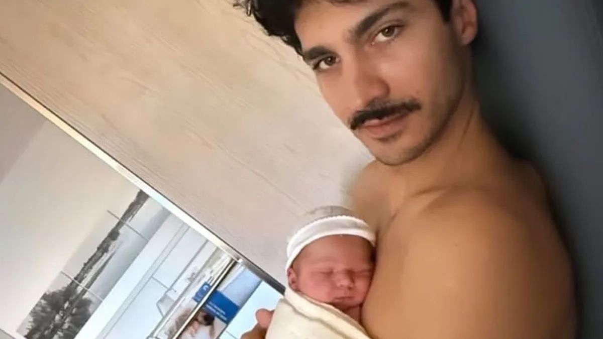 Úrsula Corberó compartió la intimidad de la videollamada con el actor desde Barcelona.