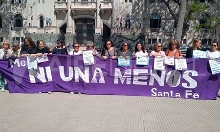 Se concentraron este jueves en la Plaza de Mayo frente a los Tribunales de la ciudad de Santa Fe. Se concentraron este jueves en la Plaza de Mayo frente a los Tribunales de la ciudad de Santa Fe.