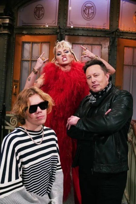 Saturday Nigth Live: Elon Musk debutó como conductor con Miley Cyrus de invitada.