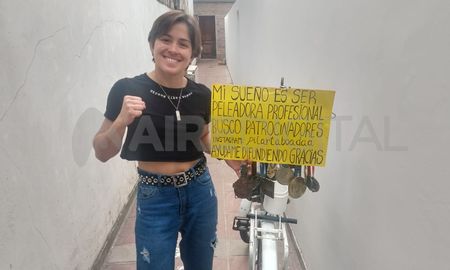 Necesito que alguien me ayude, esto es algo que me apasiona y sé que voy a llegar lejos, contó la joven en conversación con AIRE. Necesito que alguien me ayude, esto es algo que me apasiona y sé que voy a llegar lejos, contó la joven en conversación con AIRE.