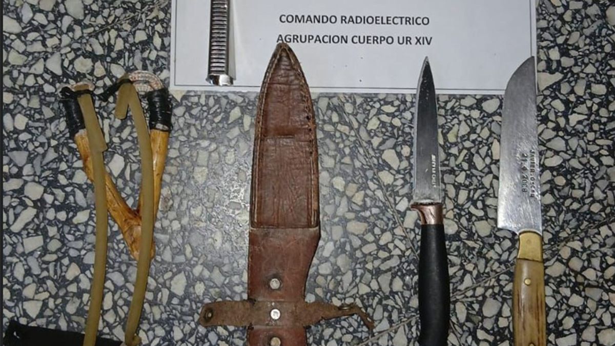 Los elementos que la policía halló en la mochila del alumno.&nbsp;