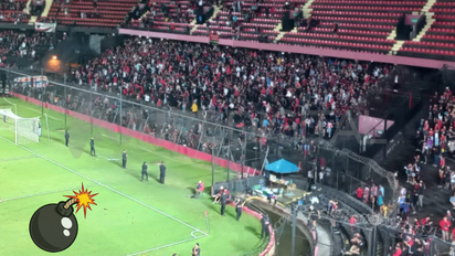 El fuerte mensaje de una de las barras de Colón en pleno partido: a quién fue dirigido y qué buscan