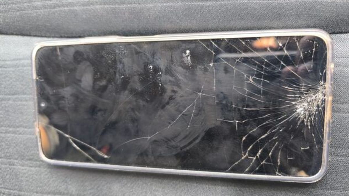 El celular recuperado tras el robo en C&oacute;rdoba.