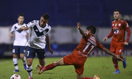 El Fortín logró un gran triunfo en Liniers y está en octavos de final de la Copa Libertadores. El Fortín logró un gran triunfo en Liniers y está en octavos de final de la Copa Libertadores.