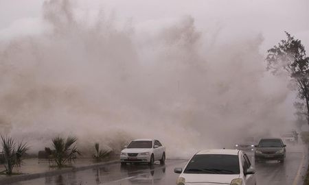 Fuerte oleaje de la tormenta Elsa, que está azotando el Caribe y la costa de Florida. Fuerte oleaje de la tormenta Elsa, que está azotando el Caribe y la costa de Florida.