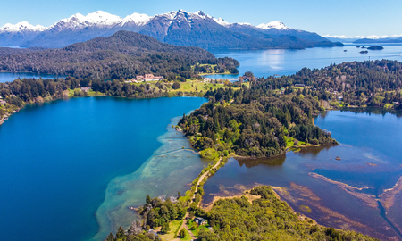 Bariloche es una de las ciudades más elegidas por los argentinos para vacacionar. ¡Mirá todo lo que podés hacer! Bariloche es una de las ciudades más elegidas por los argentinos para vacacionar. ¡Mirá todo lo que podés hacer!