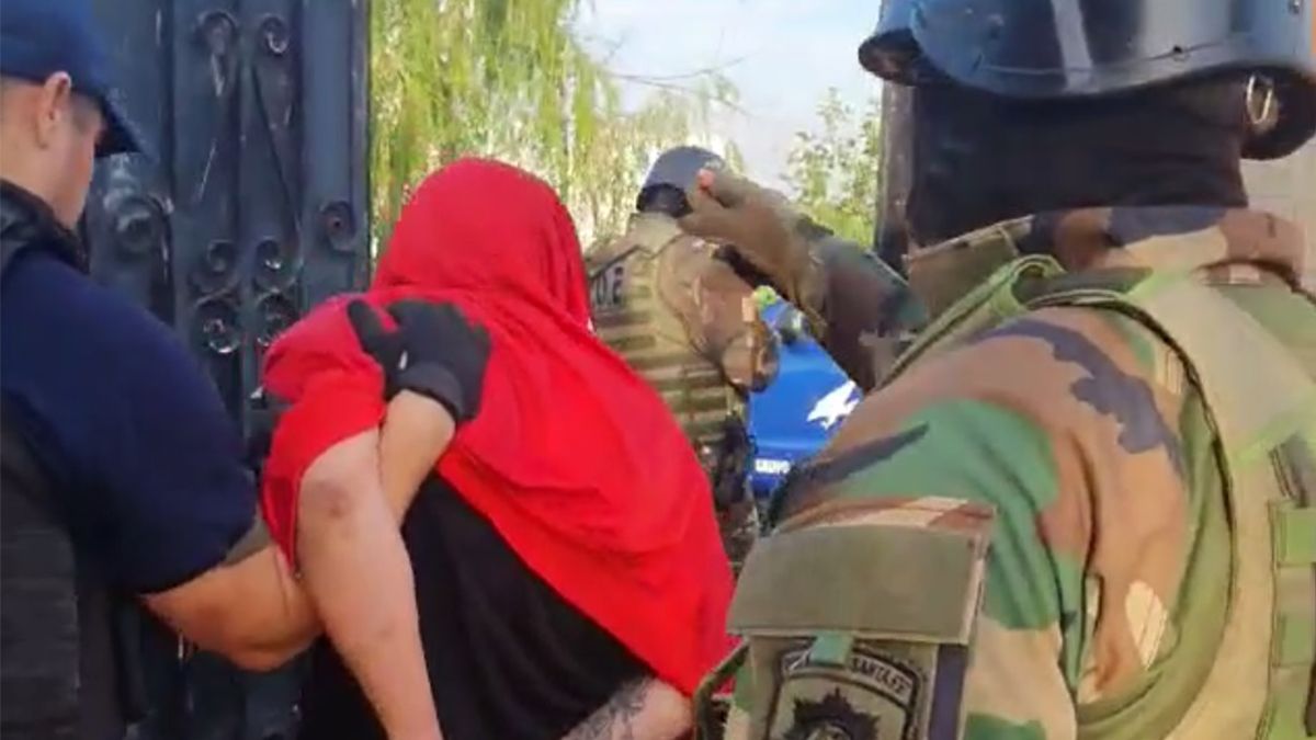 Uno de los sospechosos quedó detenido mientras el otro se encuentra prófugo