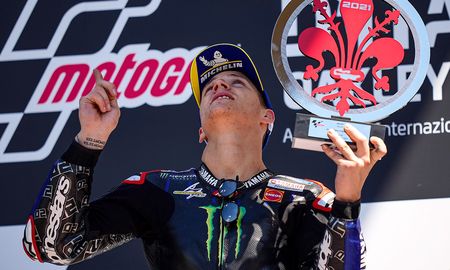 Fabio Quartararo se quedó con el Gran Premio de Italia de MotoGP y se lo dedicó al suizo Jason Dupasquier, fallecido este domingo tras un accidente en el Moto3. Fabio Quartararo se quedó con el Gran Premio de Italia de MotoGP y se lo dedicó al suizo Jason Dupasquier, fallecido este domingo tras un accidente en el Moto3.