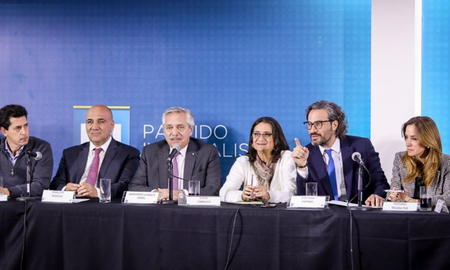 Alberto Fernández presentó este miércoles su renuncia formal a la Presidencia del Partido Justicialista. Alberto Fernández presentó este miércoles su renuncia formal a la Presidencia del Partido Justicialista.