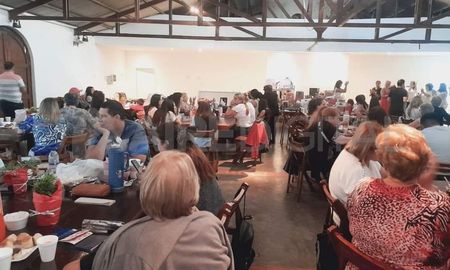 El bingo benéfico de la Casa de las Madres del hospital Alassia reunió a más de 120 personas en la celebración de su 21º aniversario. El bingo benéfico de la Casa de las Madres del hospital Alassia reunió a más de 120 personas en la celebración de su 21º aniversario.