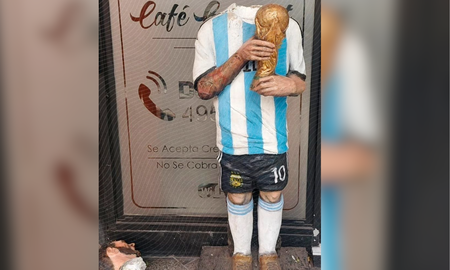 Decapitaron una estatua de Lionel Messi en Mar del Plata. Decapitaron una estatua de Lionel Messi en Mar del Plata.