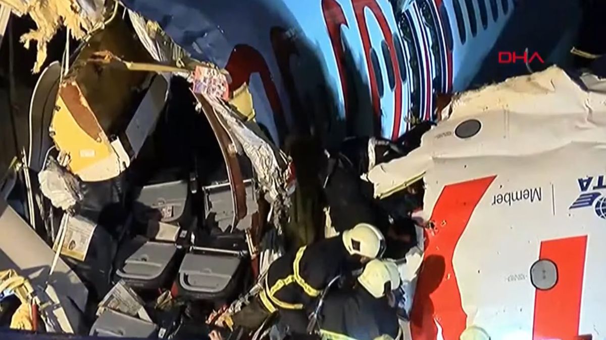 Im&aacute;genes obtenidas en el lugar del incidente muestran la aeronave quebrada y llamas saliendo del fuselaje.&nbsp;