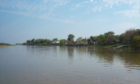 Saladero Cabal es un pueblo santafesino que se encuentra en la margen derecha del río San Javier. Saladero Cabal es un pueblo santafesino que se encuentra en la margen derecha del río San Javier.