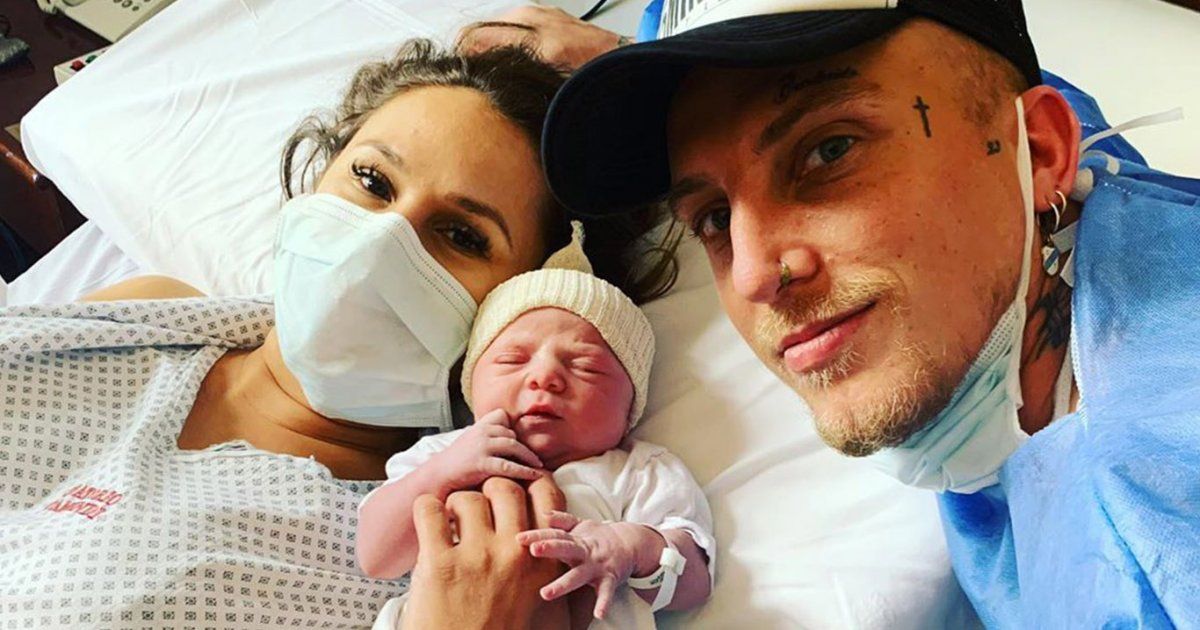 Barby Silenzi y El Polaco sellaron su amor con la llegada de Abril.