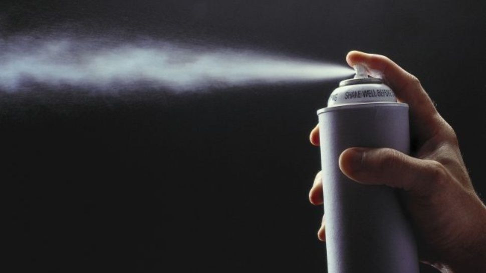 Se le atascó desodorante en el recto y tuvo que ser operado