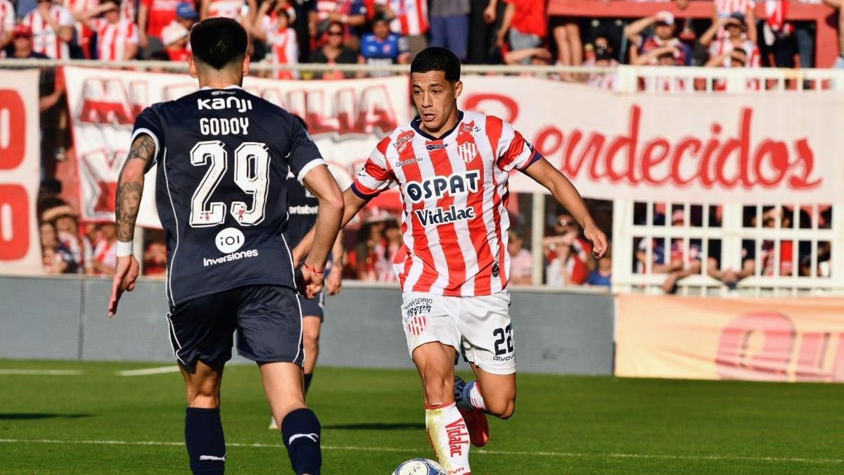 Unión perdió 2 a 1 en el 15 de Abril por la décima fecha del Torneo Clausura. Unión perdió 2 a 1 en el 15 de Abril por la décima fecha del Torneo Clausura.