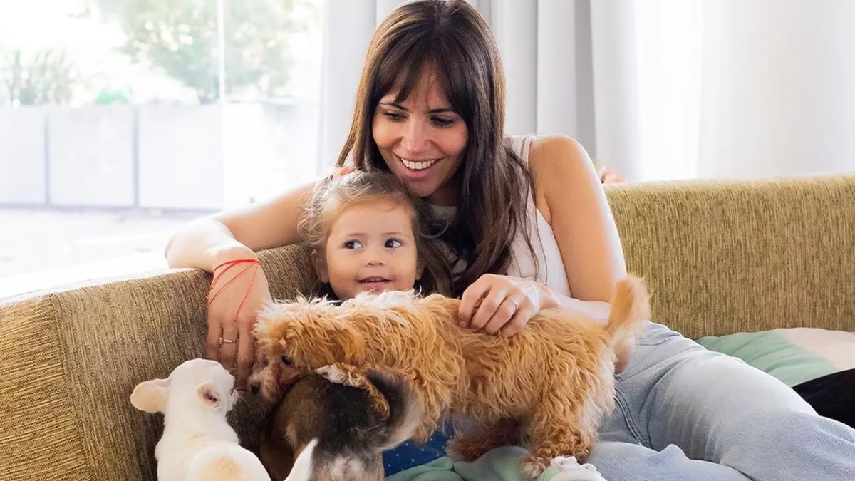 Romina Uhrig pronto se mudará, pero Caramelo irá con ella. Romina Uhrig pronto se mudará, pero Caramelo irá con ella.