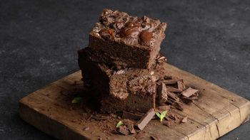 Brownies de porotos negros, sin harina, sin azúcar y rica en proteína