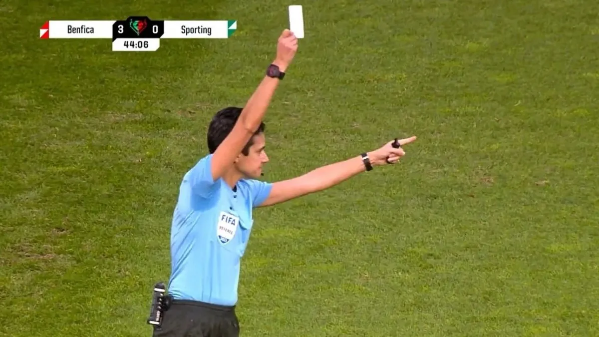 Apareció la tarjeta blanca en el fútbol: ¿para que sirve?