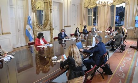 Los funcionarios participaron d ela reunión de manera presencial y los expertos de forma virtual. Los funcionarios participaron d ela reunión de manera presencial y los expertos de forma virtual.