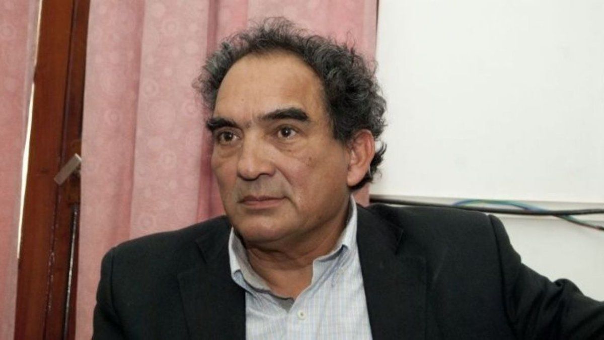 Gilberto Orlando Santillán fue intendente de Londres durante cinco mandatos y acumuló 20 años al frente de la comuna. Gilberto Orlando Santillán fue intendente de Londres durante cinco mandatos y acumuló 20 años al frente de la comuna.