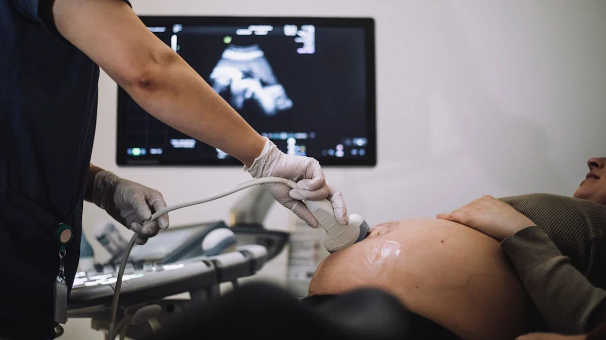 En el caso de los mellizos de diferente padre que descubrieron en 2018, los científicos del Instituto de Genética de la Universidad Nacional de Colombia analizaron 17 microsatelites en el ADN de la madre, los dos bebés y el presunto padre que se presentó a la prueba.